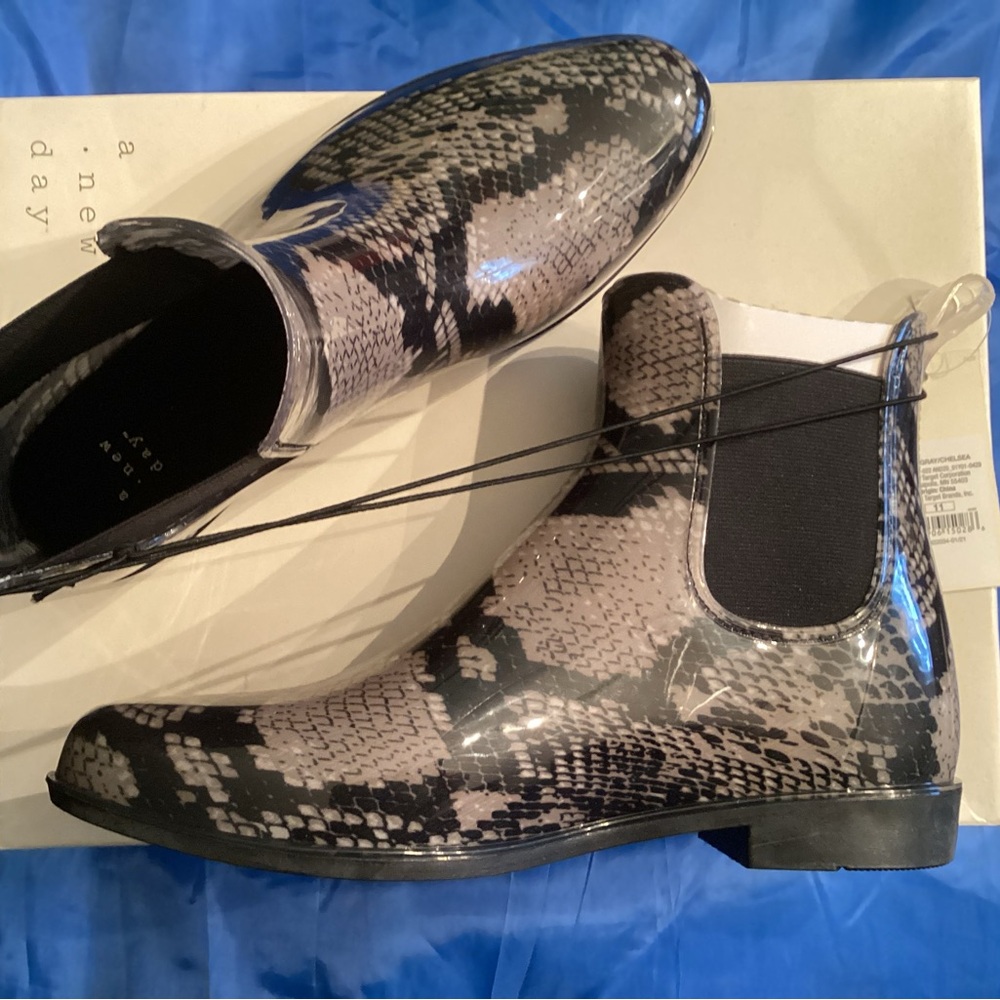 NWT and box size 11 rain boots. A new day “Chelsea” exclusive to Target.